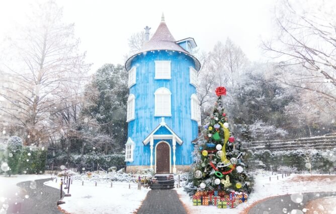絵本「ムーミン谷のクリスマス」の一風変わったクリスマスツリーがムーミン屋敷も登場！