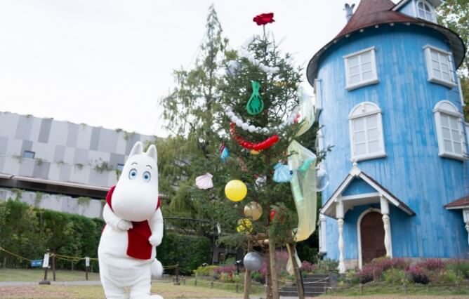 絵本「ムーミン谷のクリスマス」の一風変わったクリスマスツリーがムーミン屋敷も登場！