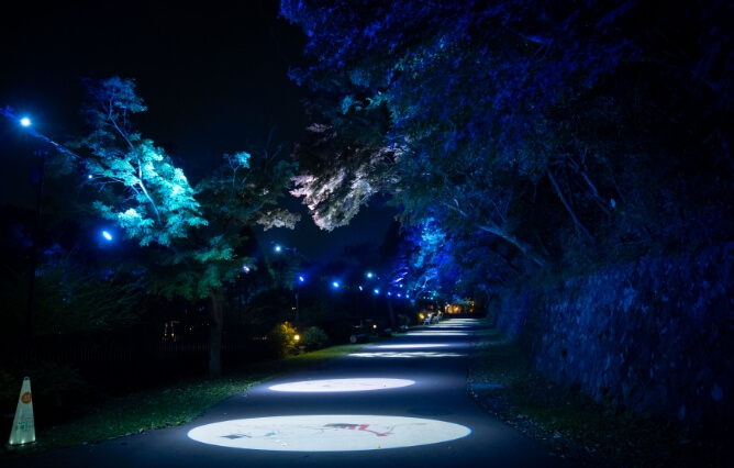 ムーミンバレーパーク全体が幻想的なイルミネーションに包まれる