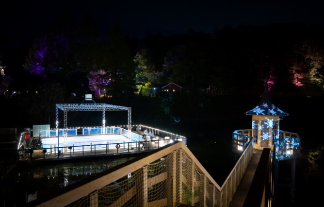 ムーミンバレーパーク全体が幻想的なイルミネーションに包まれる