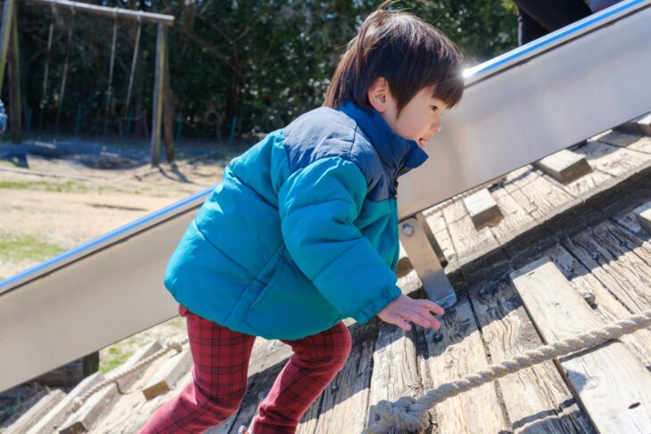 子供を遊具で遊ばせるときの注意点