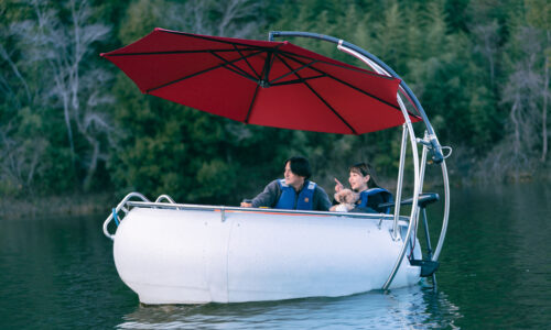 ワンちゃんと楽しめる湖上のボート「ワンワン号」
