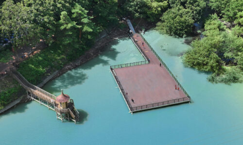 湖上のテラス
